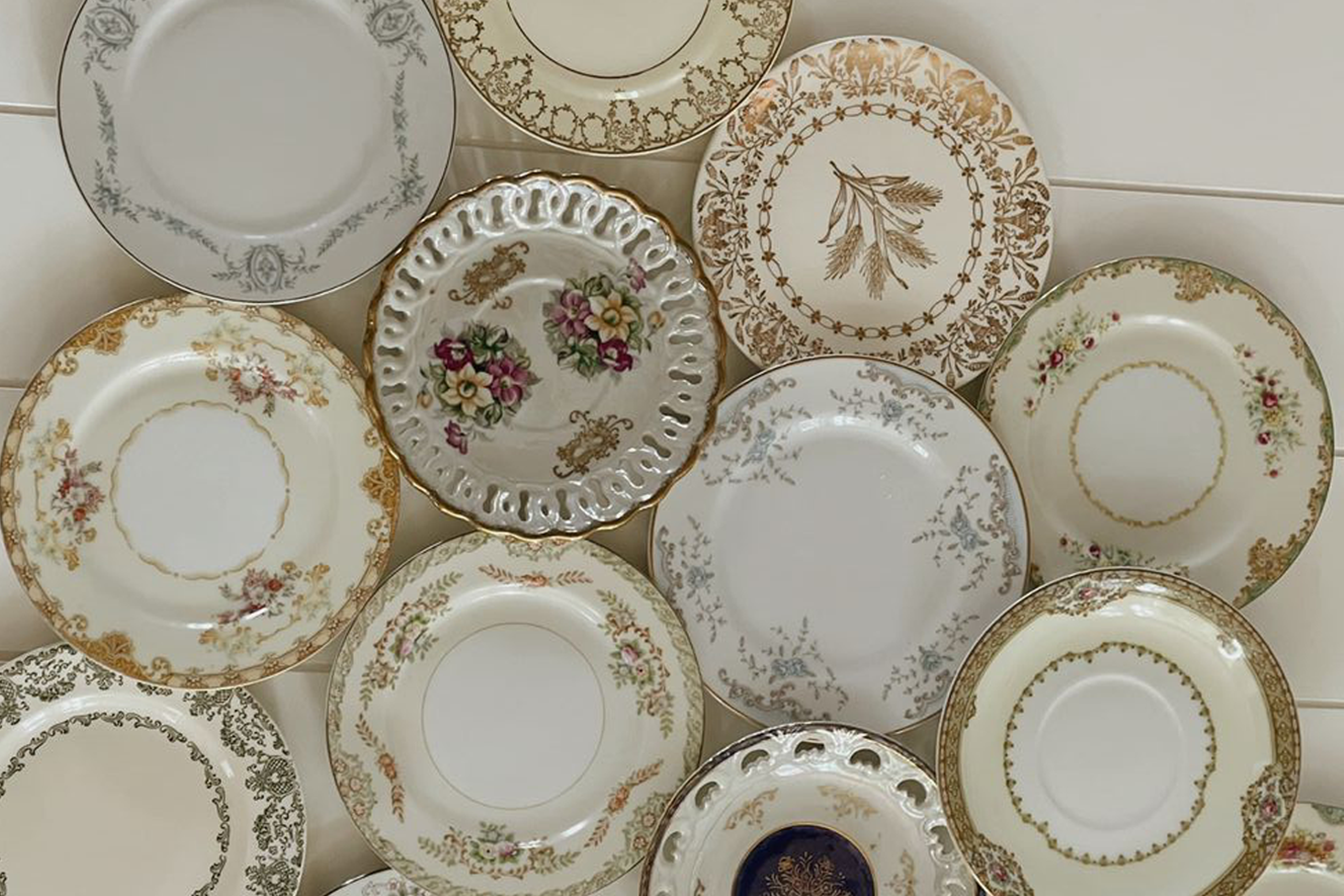 راهنمای-کامل-ظروف-کرایه-مراسم--انتخاب-تا-تحویل